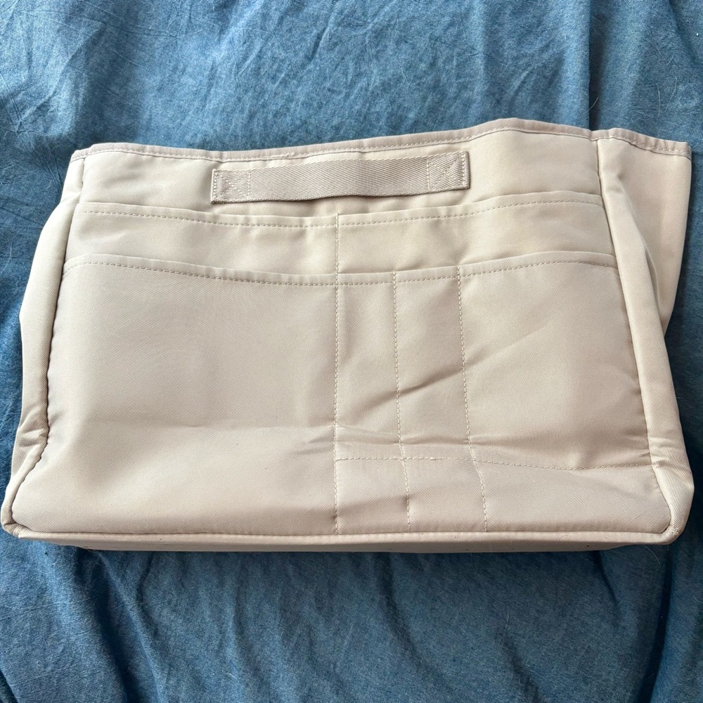 Thirty-One Signature Tote in Navy Smooth Pebble with Interior Organizer & Clutch - Picture 12 of 16